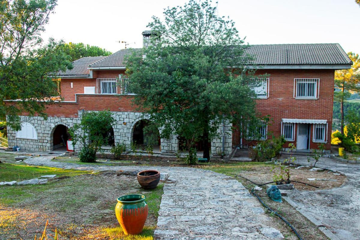 Casa Cadalso, Mirador De Gredos, Madrid Pensionat Cadalso de los Vidrios Eksteriør billede