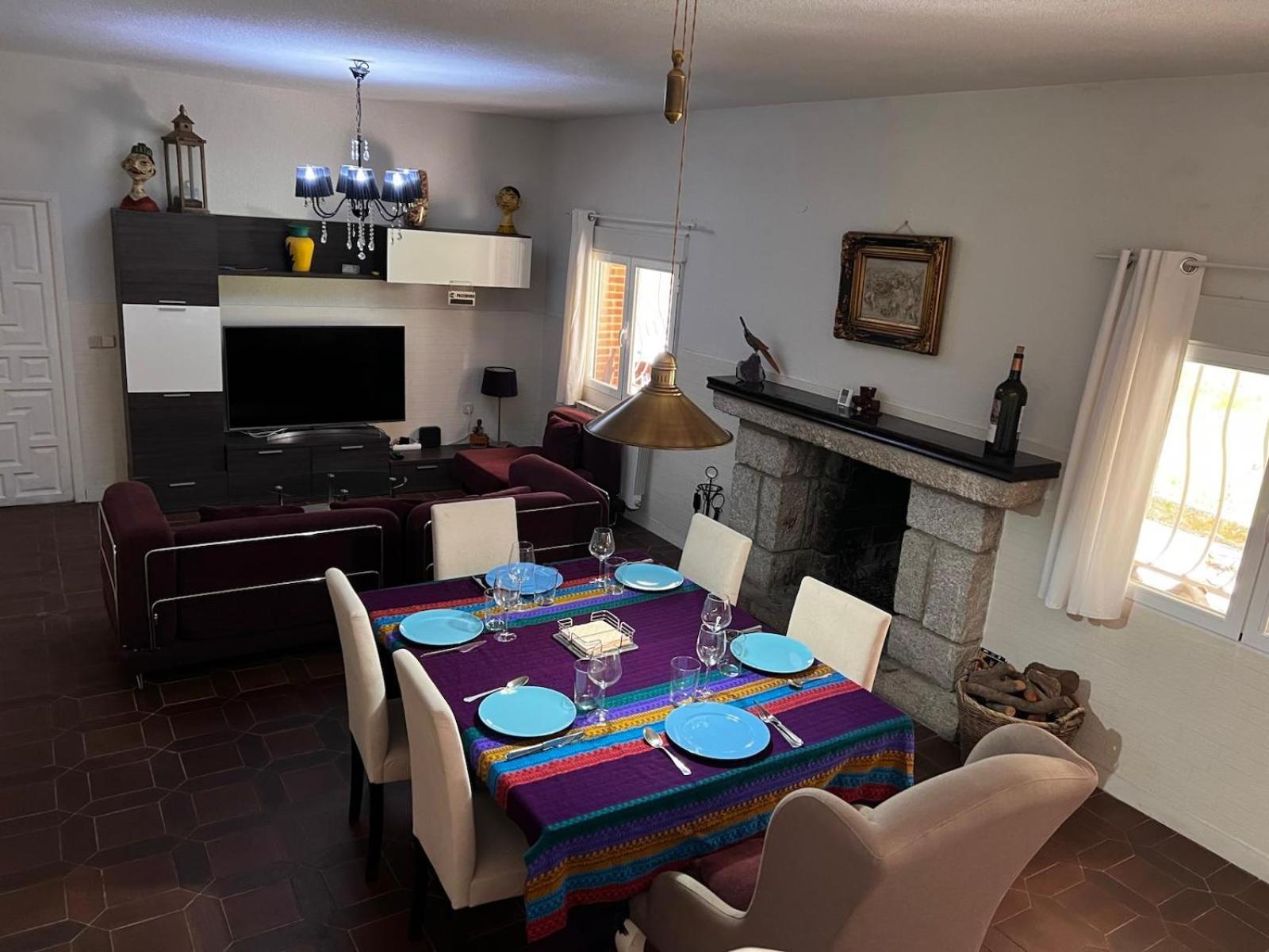Casa Cadalso, Mirador De Gredos, Madrid Pensionat Cadalso de los Vidrios Eksteriør billede